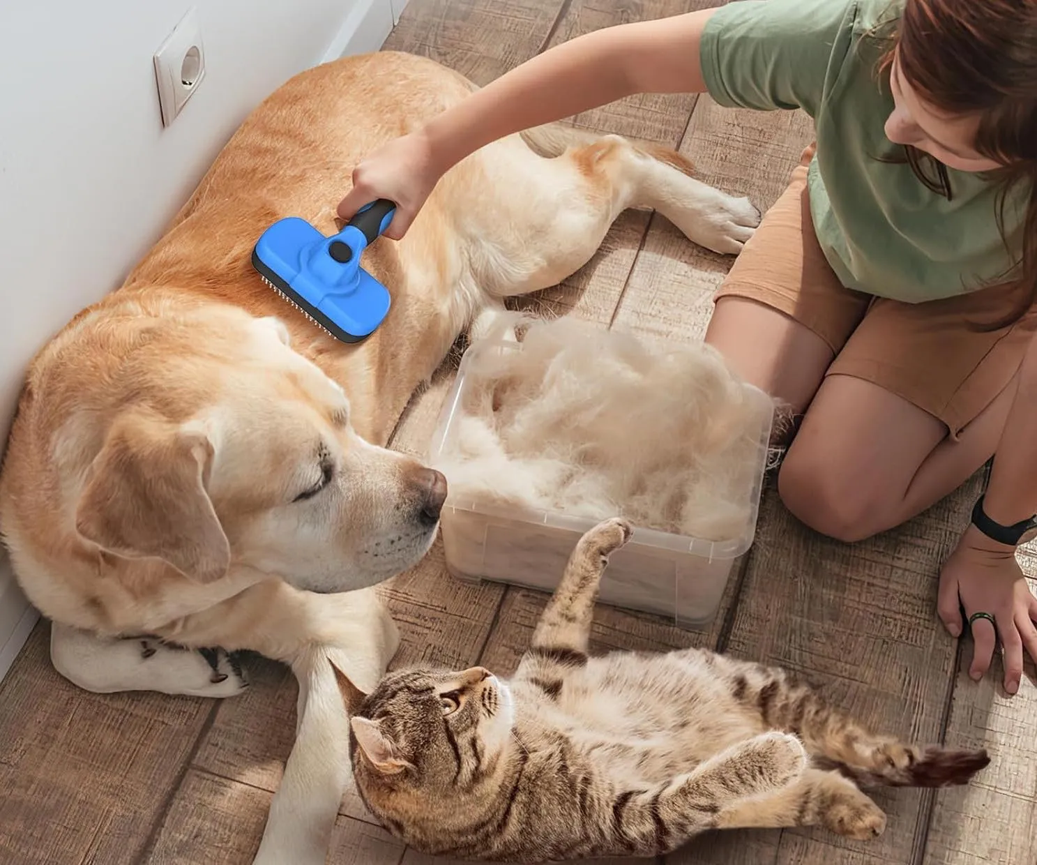 Swihauk-Self-Cleaning-Slicker-Brush-for-Dogs